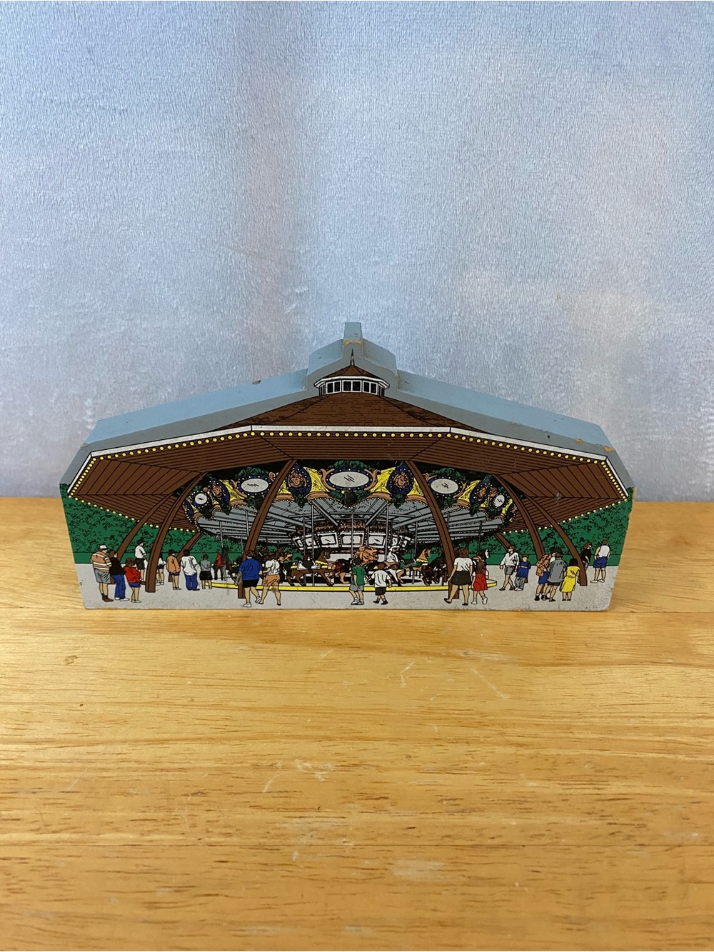 2004 Hometowne Collectibles Pittsburgh Kennywood Carousel Shelf Sitter
